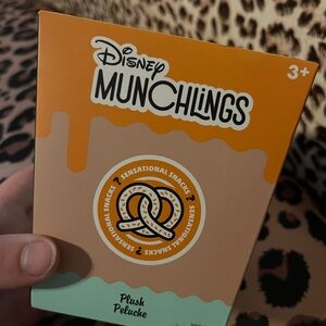 Disney Munchlings Plush Box